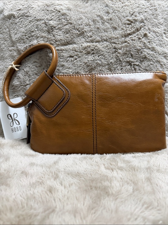 HOBO Handbags - HOBO Tan Leather Wristlet Clutch with Loop Handle
